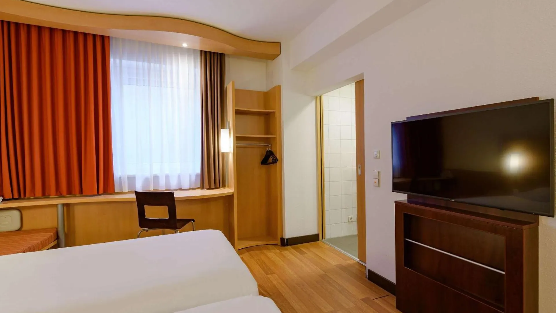 Ibis Stuttgart Airport Messe Hotel Leinfelden-Echterdingen 2*,