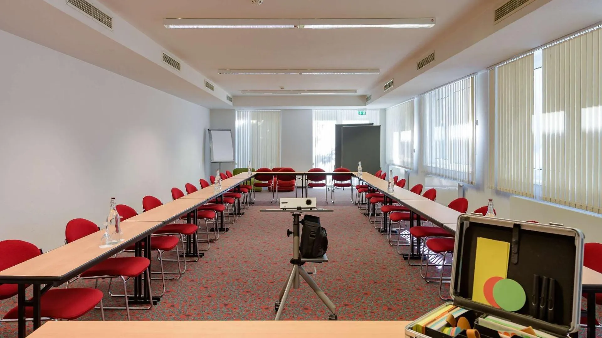 Ibis Stuttgart Airport Messe Hotel Leinfelden-Echterdingen 2*,